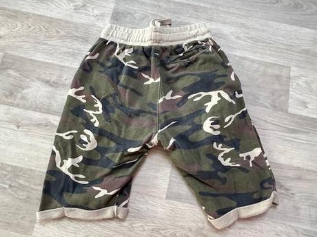 Kraťasy zn. urban gear xs, 140