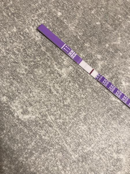 Těhotenský test: Může po třech týdnech zpoždění ukázat slabý pozitivní výsledek?