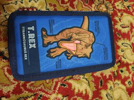 3-patrový penál s dinosaurem,