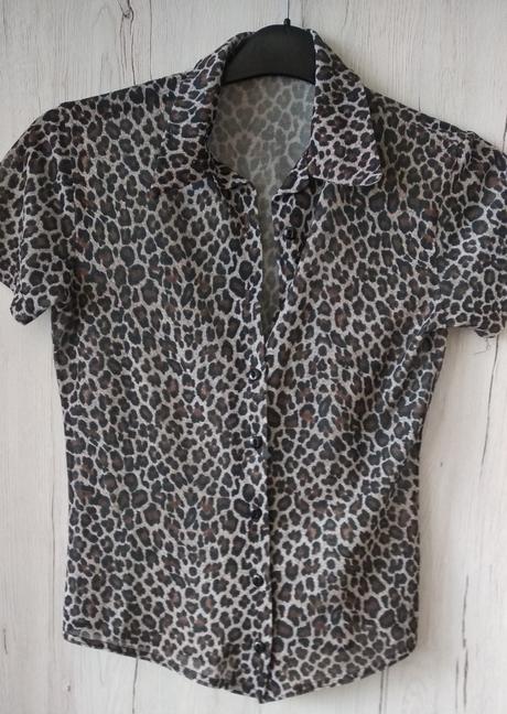 Pět tílek a halenek vel. s, m za cenu jedné, m