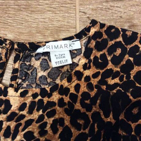 Lehoučké tygrované šaty s volánkem, primark,122