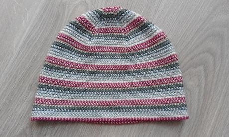 557 - čepice, h&m,146