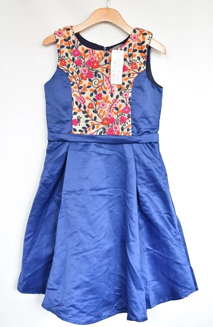 Šaty vel. 11 - 12 let, 152