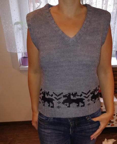 Šedá vesta se soby, m