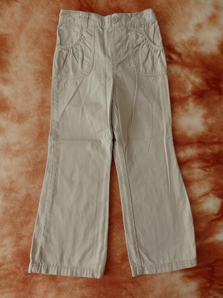 Pěkné béžové kalhoty, 110