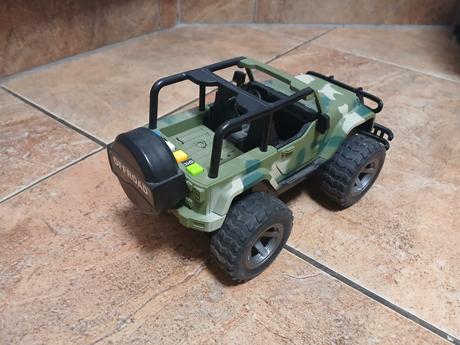 Vojenské auto se zvuky, 