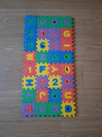 Pěnové puzzle s písmeny a číslicemi, 32 ks,