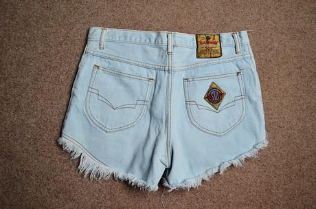 Džínové kraťasy, 30