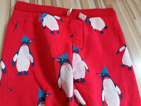 Červené tepláky s tučňáky 116, marks & spencer,116