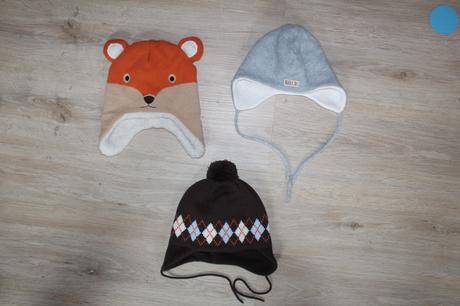 Čepičky a nákrčníky, 56