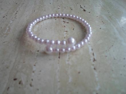 Náramek umělé perly bílý,