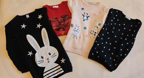 Čtyři zimní svetříky, sváteční a tričko, 122/140, 134