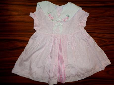 Krásné bílé šaty s růžovými puntíky, 92