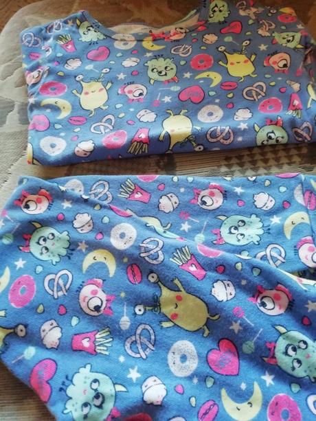 Hezké kvalitní pyžamko carters cca 3-4 roky-pěkný, carter's,98