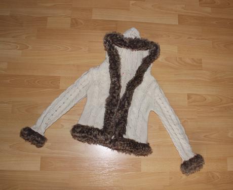 Svetr s kožešinou, 128