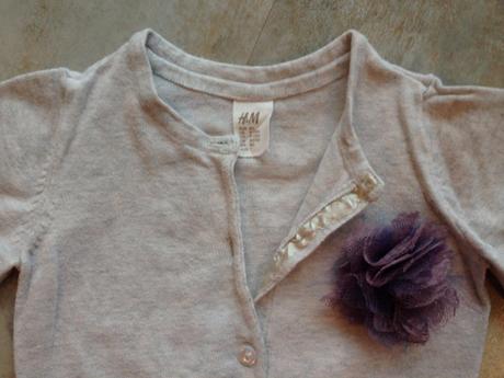 Šedý svetřík s ozdobnou sponou hm 9-12 měs., 80 cm, h&m,80