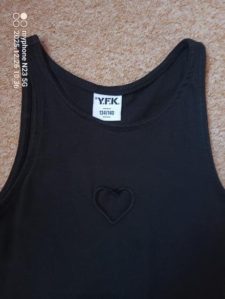 Šaty se srdíčkem zn."y.f.k." vel."134-140", 134