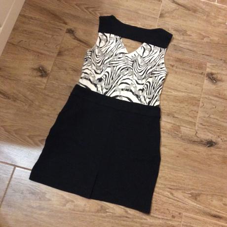 Pouzdrové šaty se zebrami, s