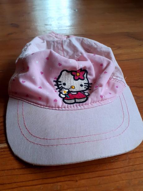 Kšiltovka s kočičkou, 98