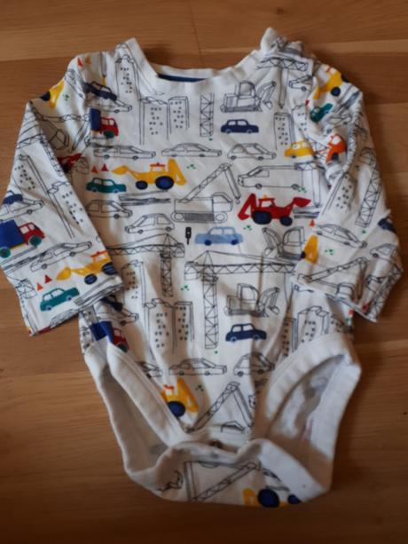 Bílé body s auty vel. 68, mothercare,68