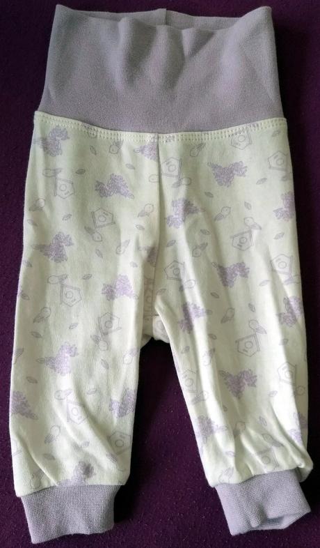 Bílé tepláčky, lupilu,56