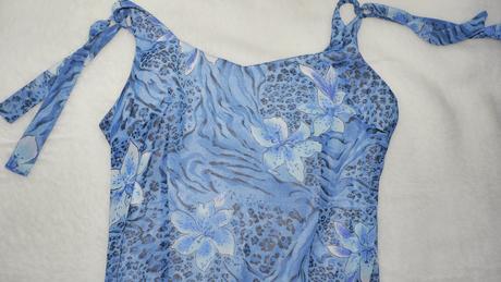 Modre saty s kvety, 40