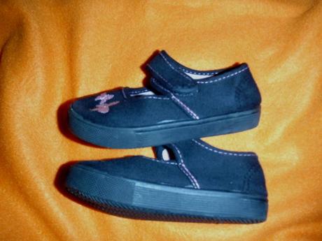 Černé vyztužené černé plátěnky s motýly, tu,22