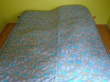 Přehoz přes manželskou postel - modrý s kytičkami,