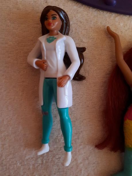 Čtyři panenky-mořská panna, na surfu, zvěrolékařka,