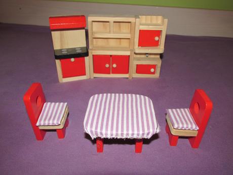 Dřevěný domeček pro panenky se zařízením playtive, 