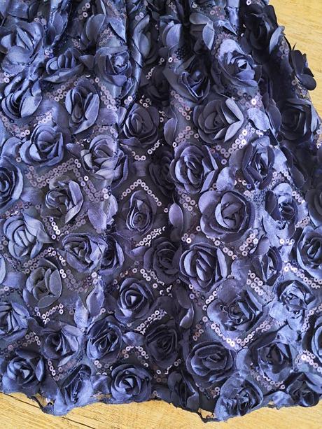 Slavnostní bohaté šaty, 110