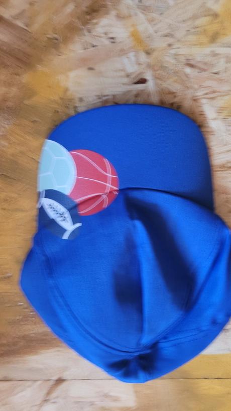 Tepláky, kšiltovka, sportovní taška a slipy, 104–116