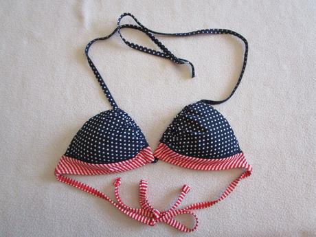 Horní díl plavek, zavazovací vzadu i za krkem, s