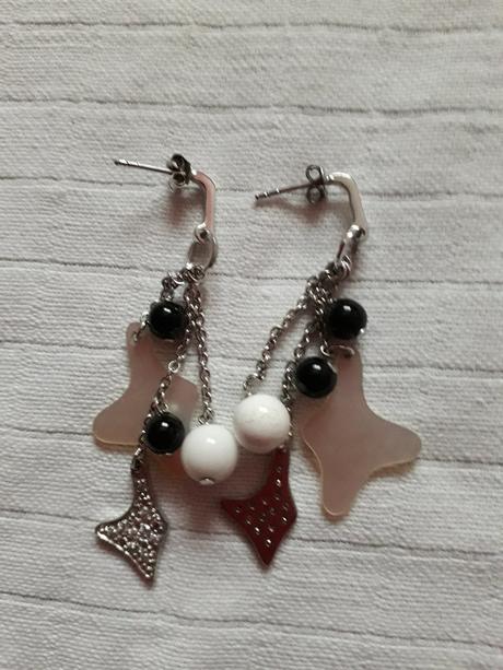 Sada naušnic a řetízku, 