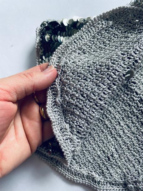 Bolérko hačkované s flitri - v.cca 10 let, 140