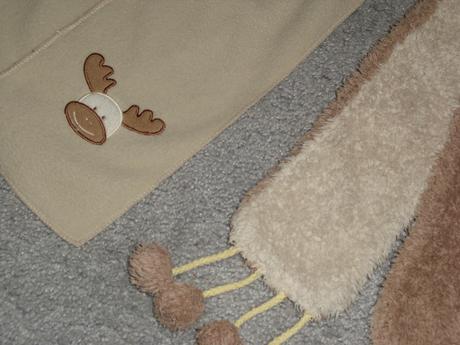 Šála s bambulkami, 74