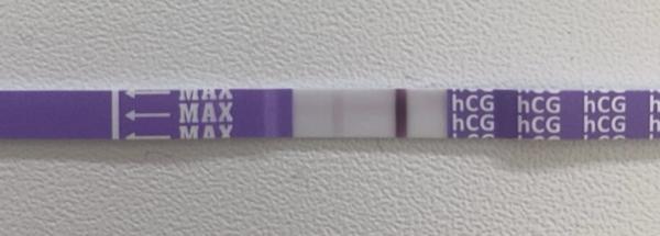 Posilující čárky na těhotenském testu. Je to těhotenství?