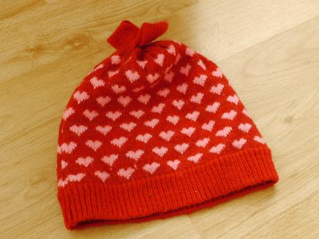 Cepice vyteplena flesem se srdickami 110/128, h&m,110