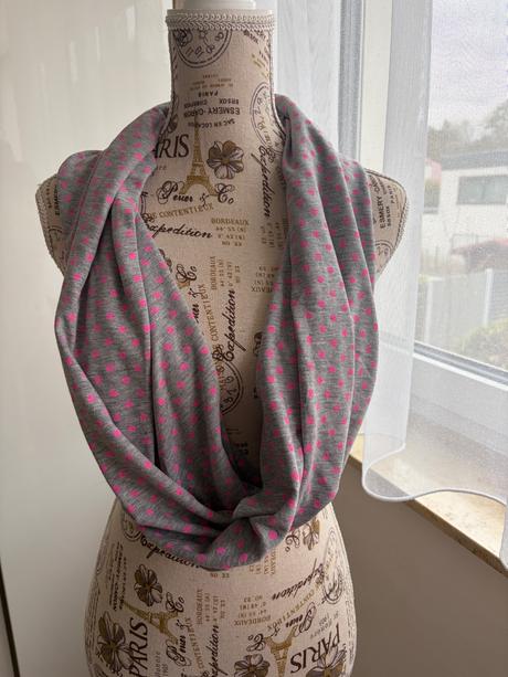 H&m loop sala seda s ruzovymi puntiky, h&m