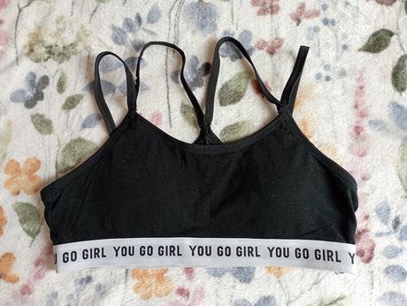 Černá sportovní podprsenka s překříženými ramínky, sinsay,m