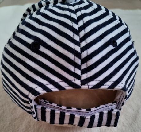 Pruhovaná kšiltovka, 128