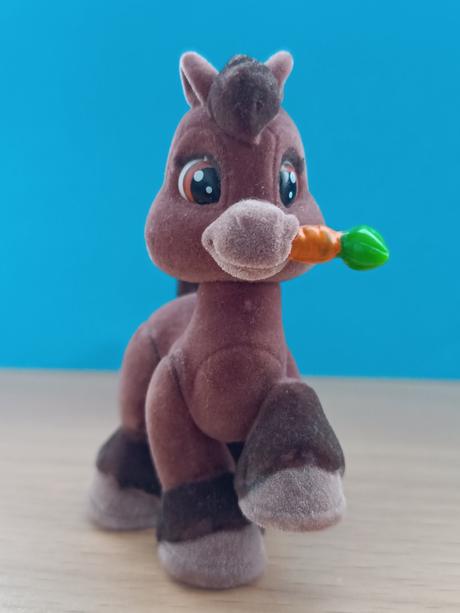 Sametový koník s mrkvičkou,