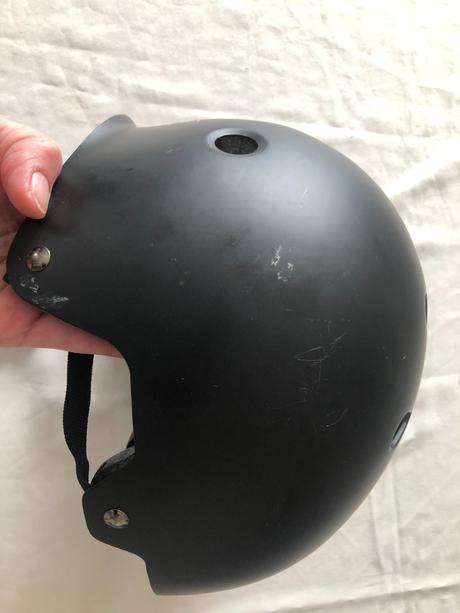 Černá dětská helma - přilba arcore,