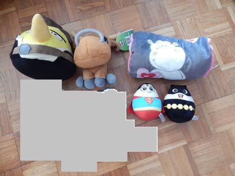 Různí plyšáci a fotorámeček,