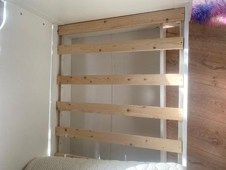 Krásná dětská postel, šířka (cm): 90,délka (cm): 180