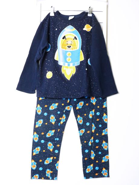 Svítící pyžamo, 128