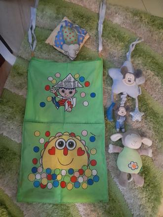 Kapsář večerníček,hrací hračky a polštářek, 