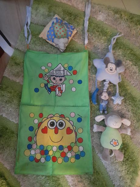 Kapsář večerníček,hrací hračky a polštářek, 