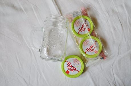 Hrnek na pití s víčkem,