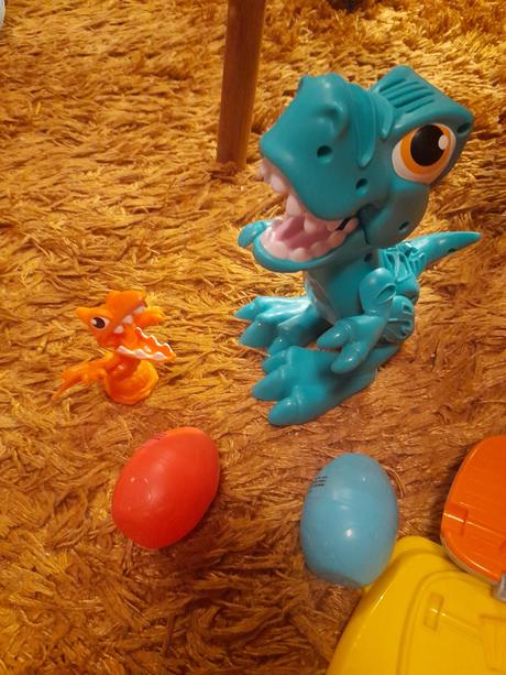 Dinosauři na modelínu tesco,